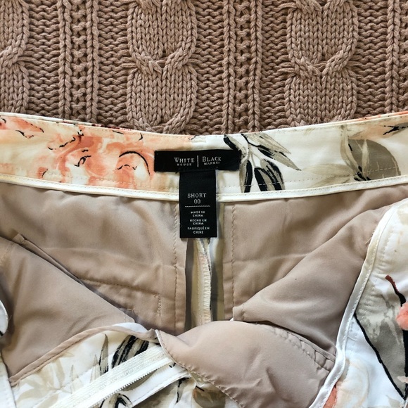 LIKE NEW WHBM 5in Smooth Stretch Shorts - Picture 3 of 3